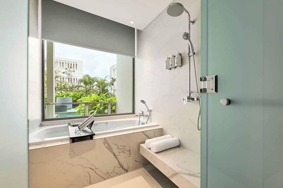 1 bedroom, premium bedding, pillow-top beds, minibar