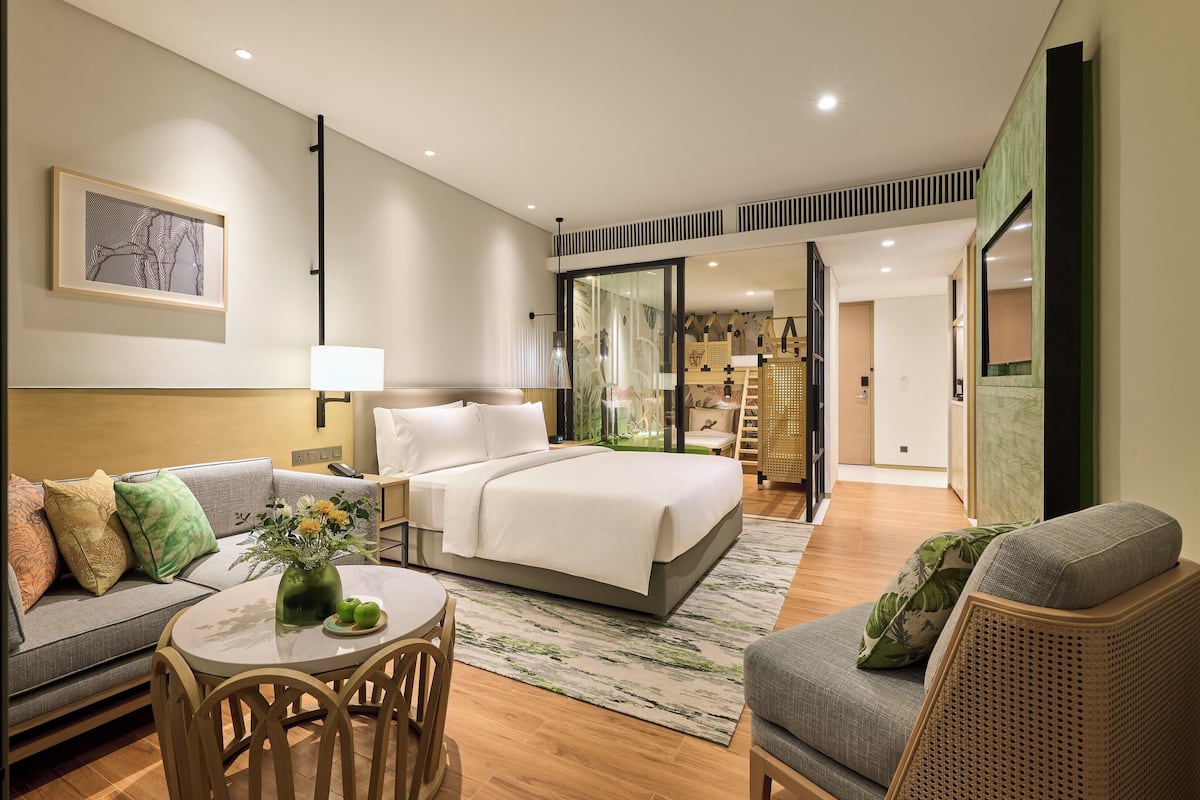 Ylelliset vuodevaatteet, pillowtop-patjalliset sÀngyt, minibaari