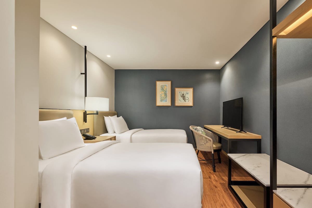 1 bedroom, premium bedding, pillow-top beds, minibar
