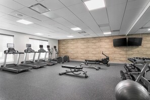 A gym with treadmills, elliptical machines, and weightlifting equipment. - Holiday Inn Express Chattanooga – Hamilton Place by IHG (Chattanooga)