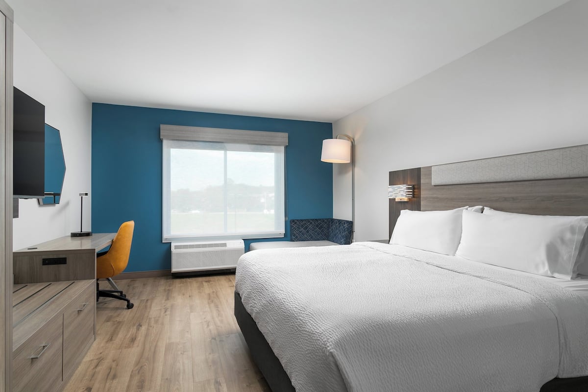 In-room safe, desk, free cribs/infant beds, free WiFi