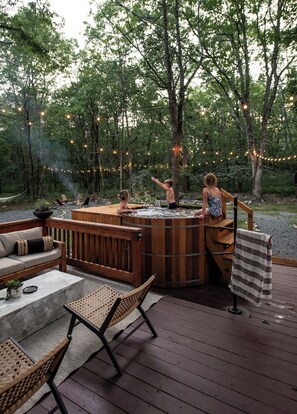 Outdoor spa tub