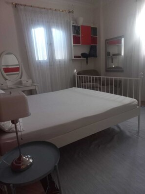 1 bedroom, iron/ironing board, free WiFi