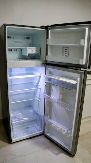 Economy Apartment, 1 Bedroom, Non Smoking, Kitchen | Private kitchen