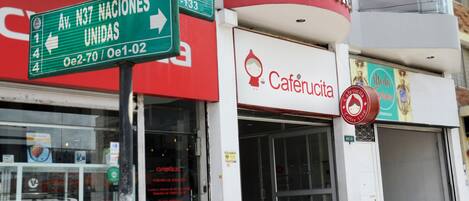 A storefront with a sign for 'Caféucita' and a red sign above it.
