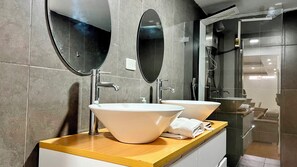 Comfort Apartment, 3 Bedrooms, Non Smoking, Kitchen | Bathroom - Edificio Tofino (Quito)