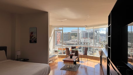 Deluxe Studio, Non Smoking, City View | 1 bedroom, in-room safe, blackout drapes, iron/ironing board