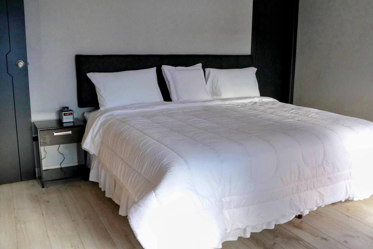 Deluxe Apartment, 2 Bedrooms, Non Smoking | In-room safe, blackout drapes, iron/ironing board, WiFi (free)
