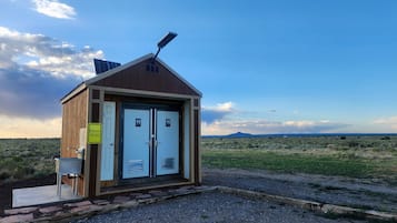 Design Tent, Mountain View | Bathroom | Shower, rainfall showerhead, towels