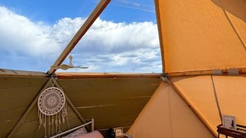 Tienda de campaña de diseñador, vista a la montaña | 1 habitación, sábanas de algodón egipcio y ropa de cama de alta calidad