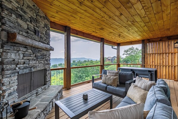 Ferienhaus, Mehrere Betten, Terrasse, Bergblick (Hundred Acre View) | Wohnbereich | Kamin