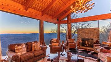 Rumah, Beberapa Tempat Tidur, hot tub, pemandangan gunung (The Flying Eagle at Eagles Nest) | Interior