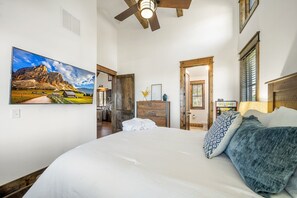 Ferienhaus, Mehrere Betten, Whirlpool, Bergblick (Sip Sip Hooray at Eagles Nest) | 2 Schlafzimmer, individuell dekoriert, individuell eingerichtet