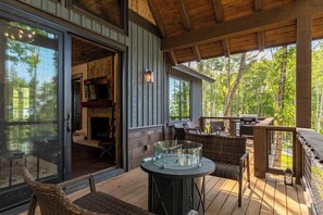 Terrace/patio - Sip Sip Hooray at Eagles Nest (Elk Park)