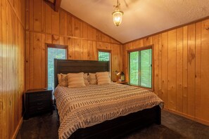 Cabin, Multiple Beds, Hot Tub, Mountain View (Trails End Lodge) | 3 bedrooms, individually decorated, individually furnished, bed sheets - Trails End Lodge (Banner Elk)