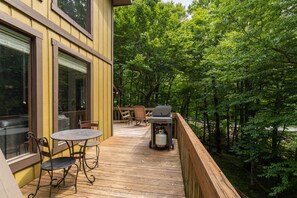 BBQ/picnic area - Trails End Lodge (Banner Elk)