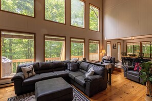 Cabin, Multiple Beds, Hot Tub, Mountain View (Trails End Lodge) | Interior - Trails End Lodge (Banner Elk)
