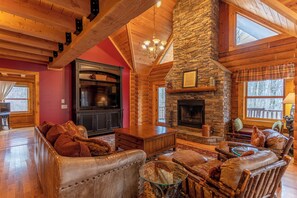 Hus, flere senger, spabadekar, fjellutsikt (The Feisty Fox) | Oppholdsområde | Peis