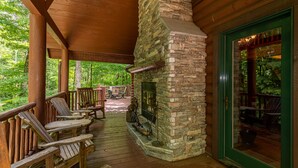 Terrace/patio - The Feisty Fox (Banner Elk)