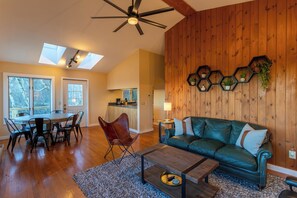 House, Multiple Beds, Hot Tub, Mountain View (Harmony View) | Living area - Harmony View (Boone)