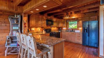 Cabin, Multiple Beds, Hot Tub, Mountain View (Apple of my Eye) | Private kitchen | Coffee/tea maker