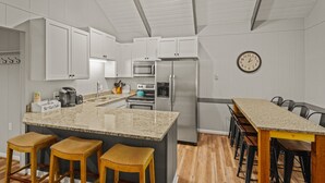 Rumah, Beberapa Tempat Tidur, patio, pemandangan gunung (Beech Bear Crossing) | Dapur pribadi | Mesin pembuat kopi/teh