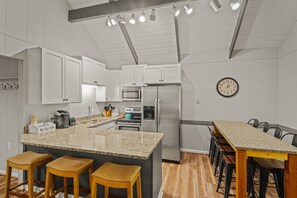 獨棟房屋, 多張床, 庭院, 山景 (Beech Bear Crossing) | 私人廚房 | 咖啡機/沖茶器