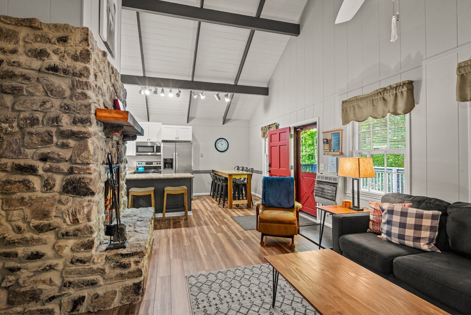 House, Multiple Beds, Patio, Mountain View (Beech Bear Crossing) | Living area | Fireplace