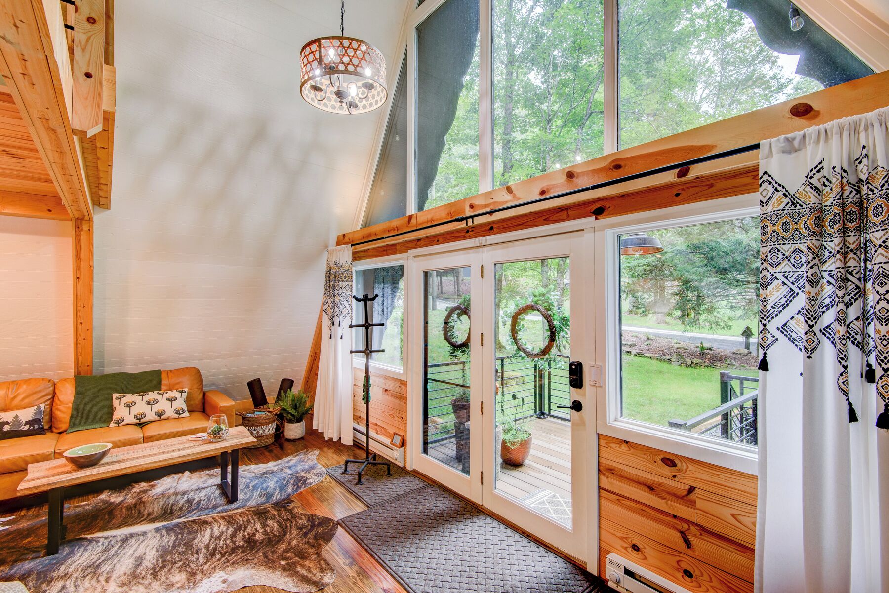 Cabin, Multiple Beds, Patio, Mountain View (Black Bear Sauna & Plunge) | Interior