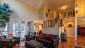 Interior - Pisgah Retreat at Linville Falls (Newland)