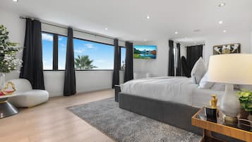 Luxury House, Multiple Beds, Pool Access, City View (Maravilla) | 4 bedrooms, premium bedding, individually decorated