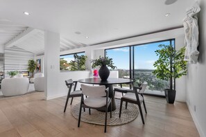 Casa Luxury, letti multipli, accesso alla piscina, vista città (Maravilla) | Ristoranti