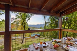 Outdoor dining - Elevated Escape by Ghosal Luxury Lodging (Sevierville)