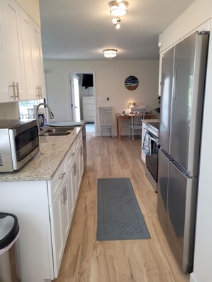 Fridge, microwave, oven, stovetop - 2 bedroom home close to Boca Grande!
Private Poolside Paradise!
Golfer's Dream! (Rotunda West)