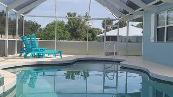 Alberca al aire libre y alberca climatizada