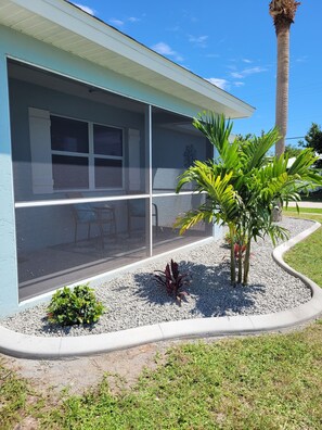 Property grounds - 2 bedroom home close to Boca Grande!
Private Poolside Paradise!
Golfer's Dream! (Rotunda West)