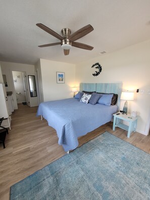 2 bedrooms, desk, iron/ironing board, travel cot - 2 bedroom home close to Boca Grande!
Private Poolside Paradise!
Golfer's Dream! (Rotunda West)