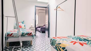 2 habitaciones, tabla de planchar con plancha, wifi y ropa de cama