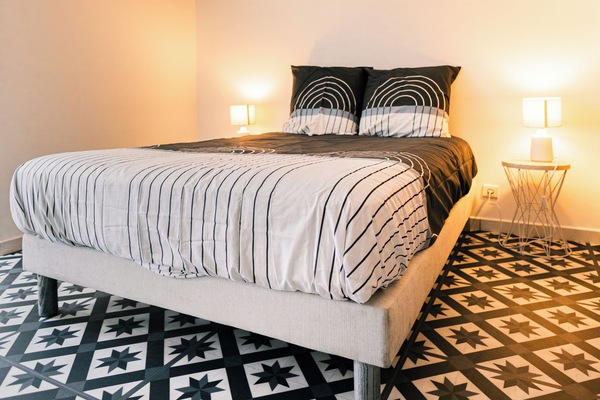 2 habitaciones, tabla de planchar con plancha, wifi y ropa de cama