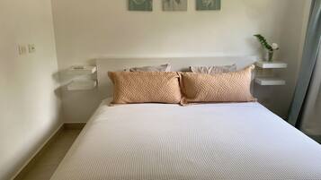 Comfort-Apartment, Balkon, Strandblick | 1 Schlafzimmer, individuell dekoriert, individuell eingerichtet