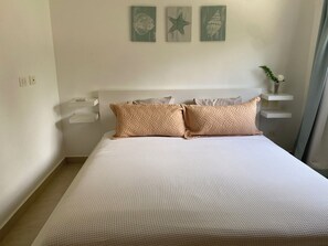 舒適公寓, 陽台, 海灘景觀 | 1 間臥室、獨特裝潢、布置獨特、熨斗/熨衣板