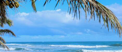 Private beach, white sand, sun loungers, beach towels