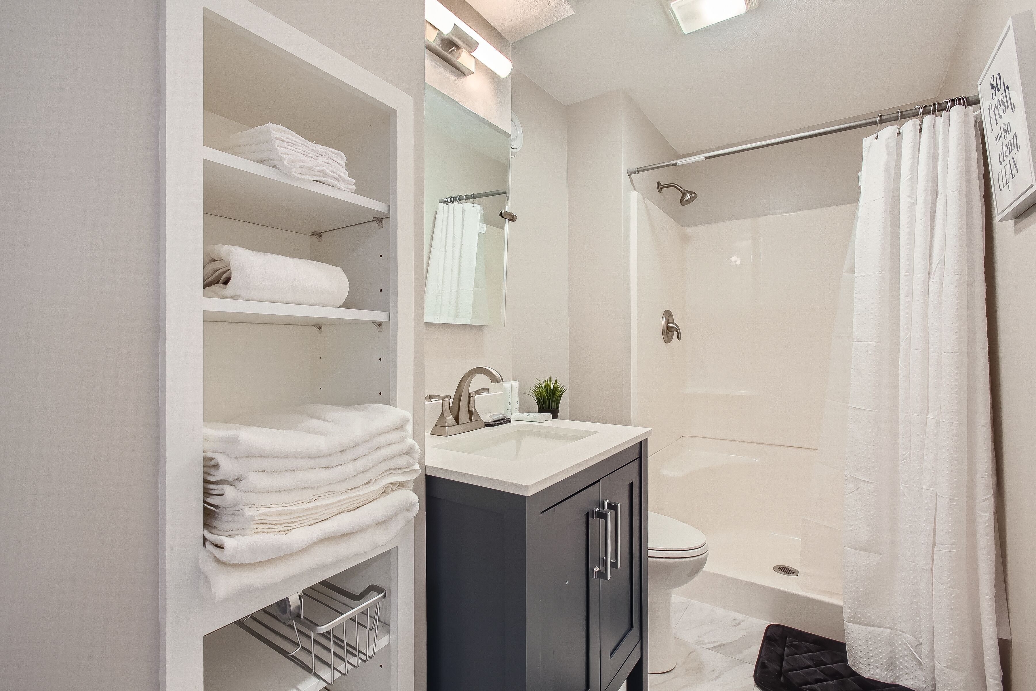 Handtücher, Seife, Shampoo, Toilettenpapier