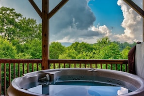 Outdoor spa tub - 1 Beautiful View (Blowing Rock)