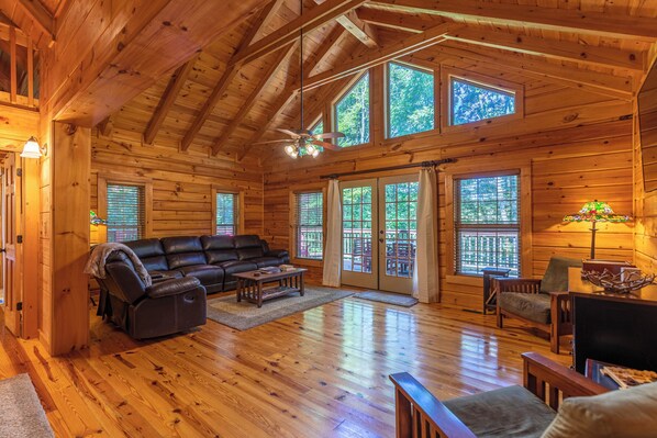 House, Multiple Beds, Patio, Mountain View (Wolf Den Lodge) | Living area - Wolf Den Lodge (Blowing Rock)