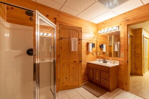 House, Multiple Beds, Patio, Mountain View (Wolf Den Lodge) | Bathroom | Designer toiletries, towels, toilet paper - Wolf Den Lodge (Blowing Rock)