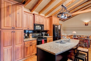 Casa, varias camas, hidromasaje, vista a la montaña (Appalachian Retreat) | Cocina privada | Cafetera y tetera 