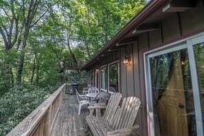 Outdoor dining - Appalachian Retreat (Blowing Rock)