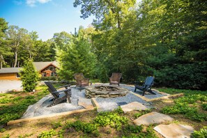 Property grounds - Merrywether Lodge (Boone)