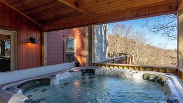 Cabin, nhiều giường, bồn tắm nước nóng, quang cảnh núi (Stress ReLeaf) | Bồn tắm spa ngoài trời